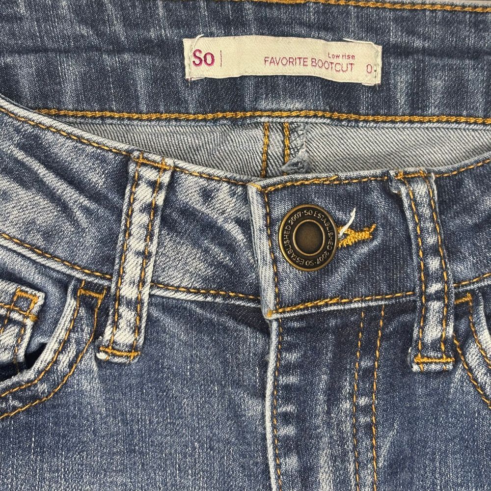 SO Women's Low Rise Favorite Bootcut Medium Wash Sz 0 Denim Y2K Grunge Stretch - Picture 4 of 5